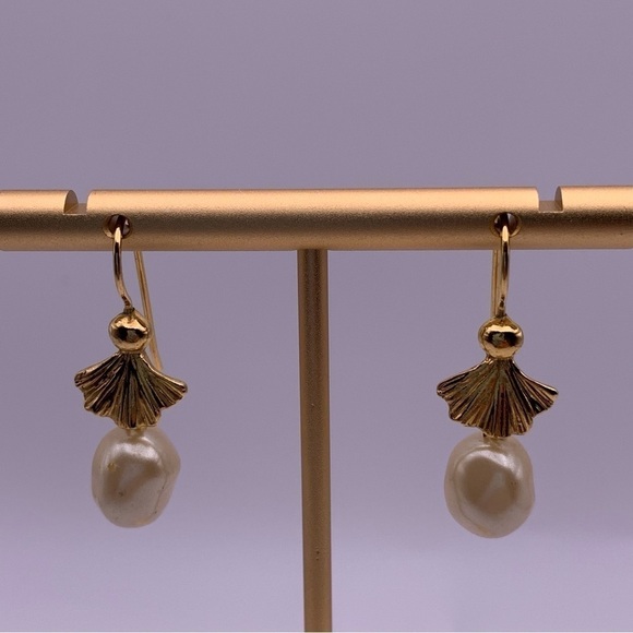 Vintage Elegant Gold Tan Fan Faux Pearl Dangle Earrings - Picture 3 of 8